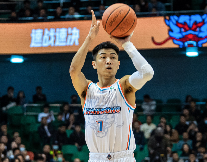 篮网队季后赛出局，主帅宣布引咎辞职，搜索简介不要.