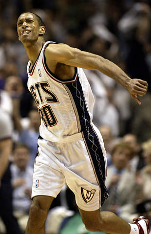 爱游戏电竞体育-包含赛地聚焦——NBA常规赛关键时刻热度飙升，圣安东尼奥马刺队长鼓劲，话题不断，临场指挥获称赞的词条-爱游戏电竞体育