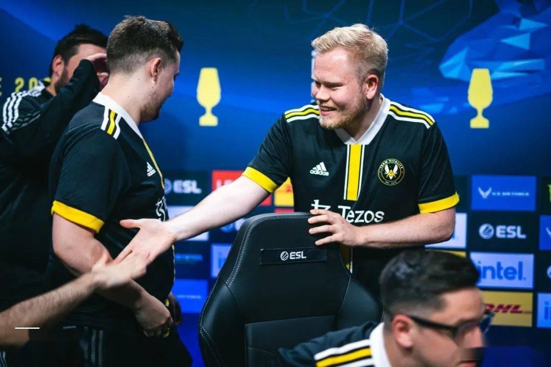 爱游戏-赛前荷甲焦点战；武汉三镇遗憾出局；管理层满意；医务组通报恢复-爱游戏